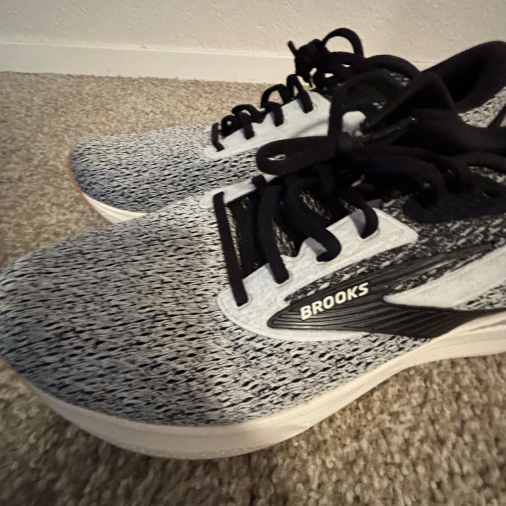 Brooks Adrenaline GTS 24 Men's Athletic Shoes - Black and Gray - Picture 5 of 6